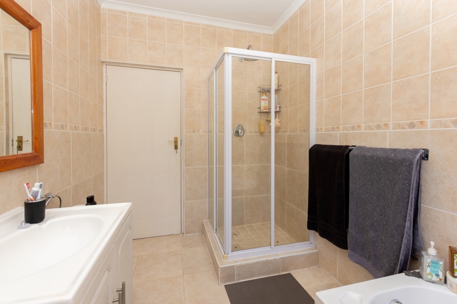 5 Bedroom Property for Sale in Middedorp Western Cape